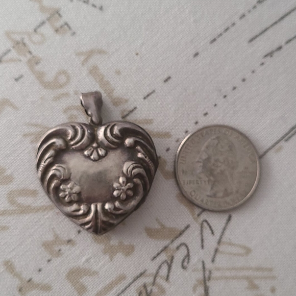 Antique 925 Sterling Repousse Heart Locket - Picture 3 of 6